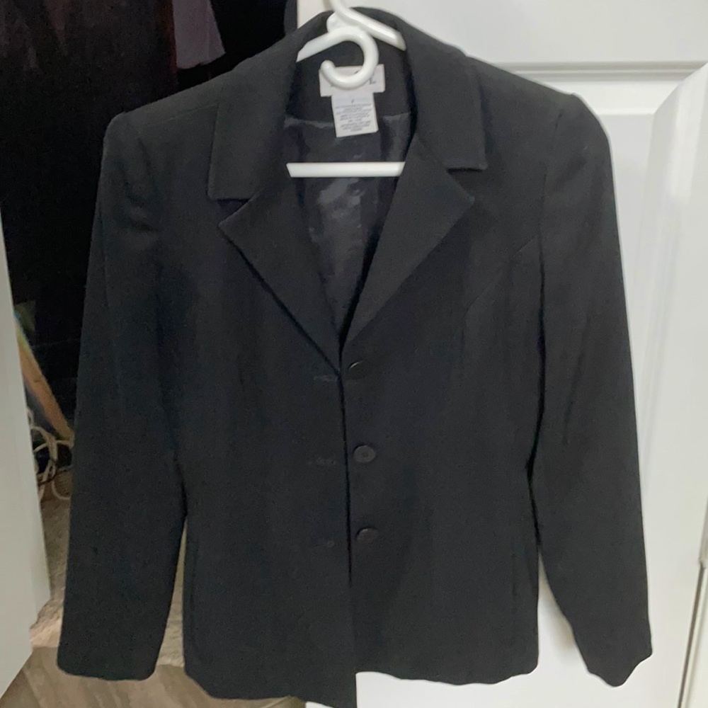 Black dress jacket, flattering cut size 2